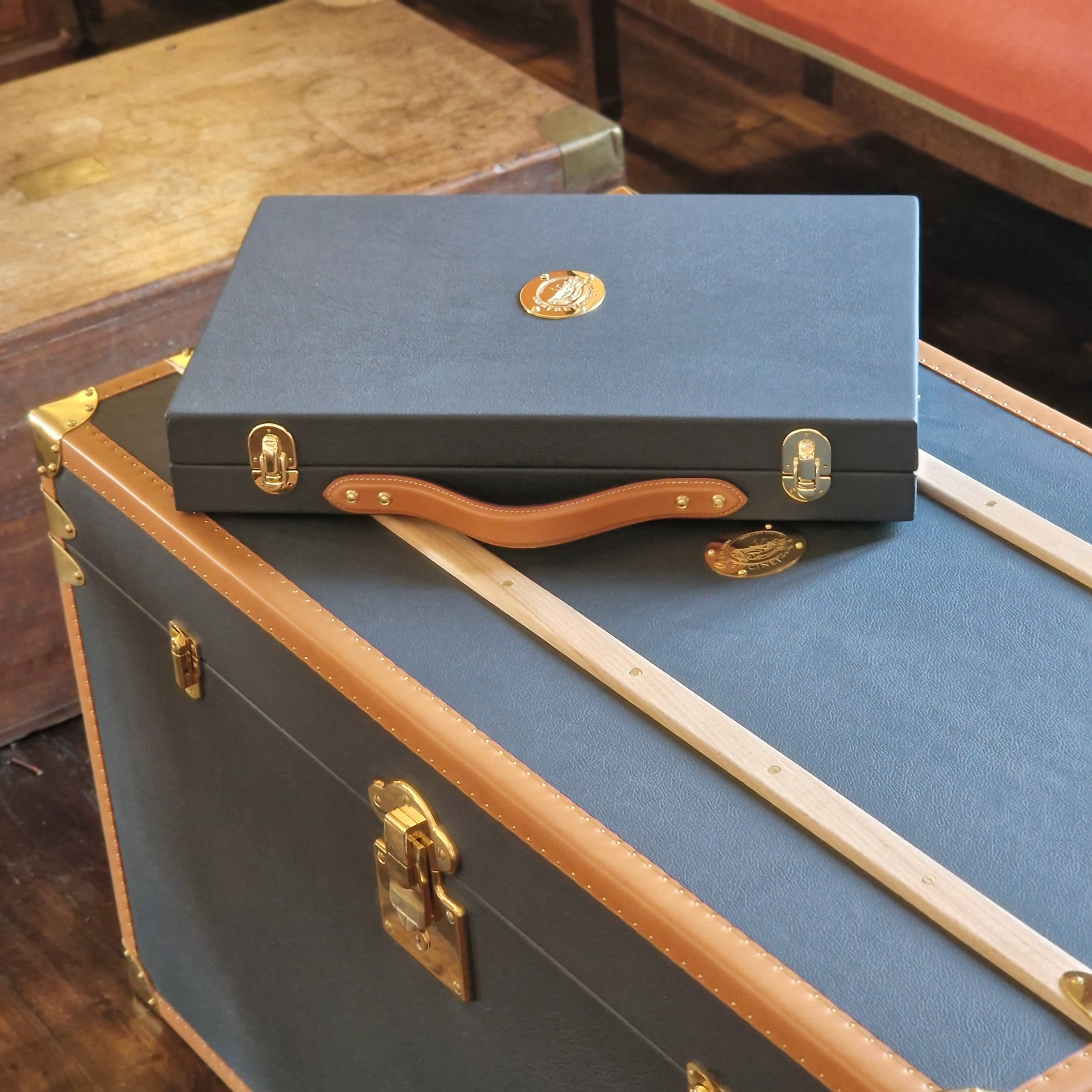 Henry de Freycinet backgammon case displayed on a trunk