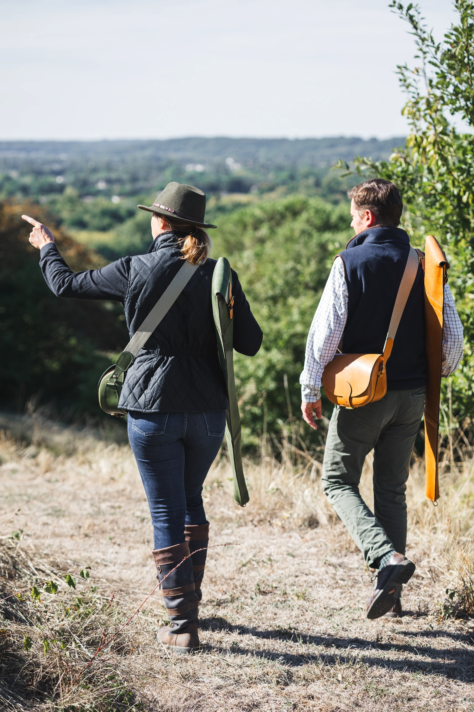 Two people carrying Henry de Freycinet sporting pieces in the field